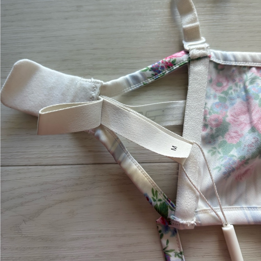 NWT For love and lemons floral strappy white bra size M - Picture 6 of 7